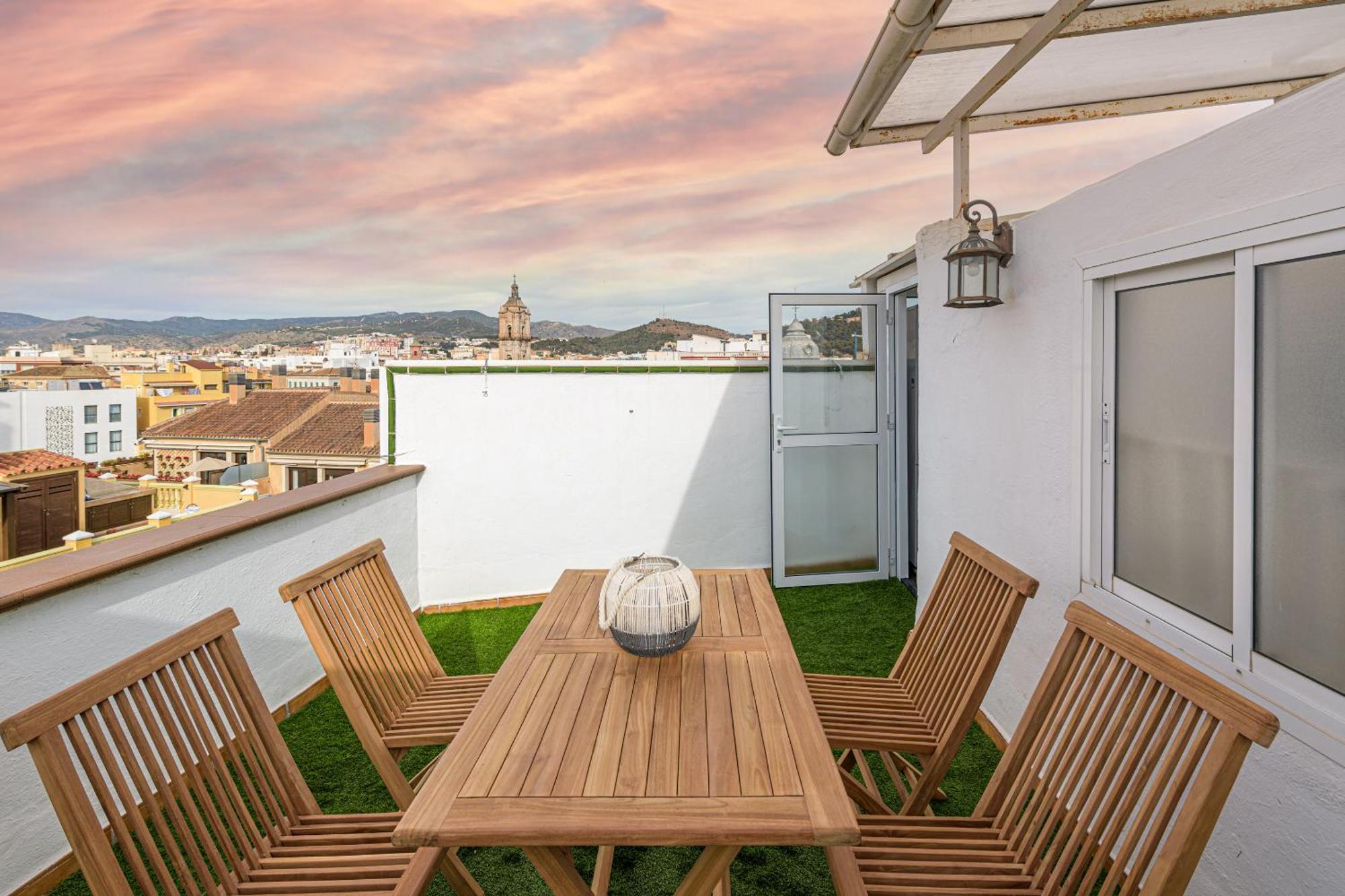 Center Penthouse & Parking *
