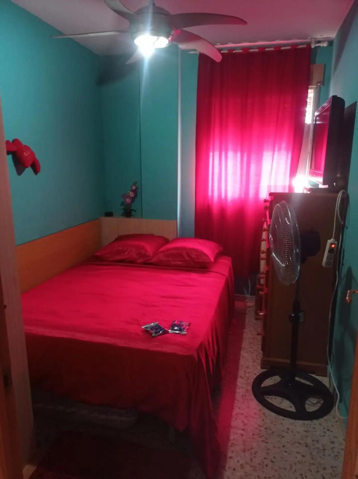 Habitación en casa particular Estupenda Cama Grande, Recinto Ferial Málaga