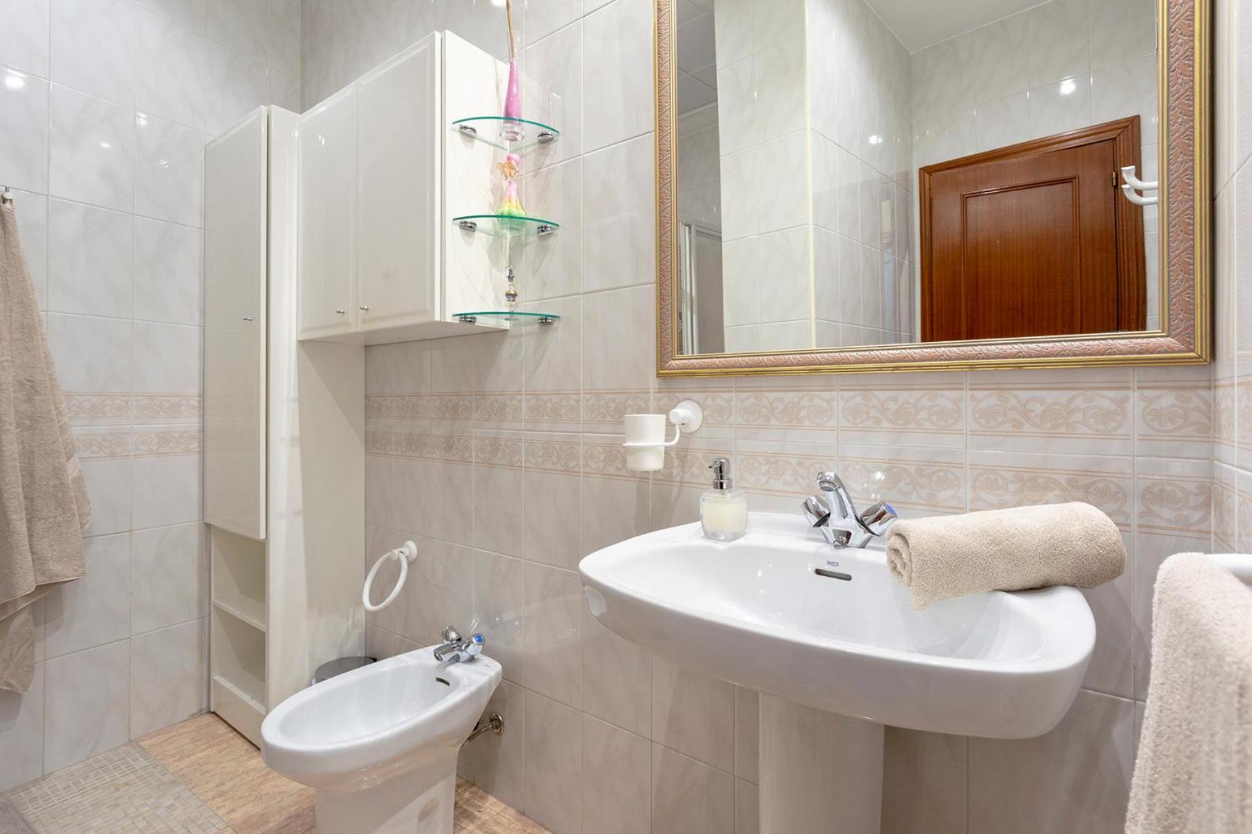 Balcon Y Parking Carreteria 77 * Malaga
