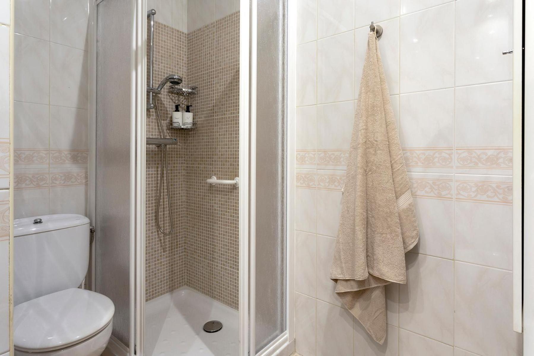 Balcon Y Parking Carreteria 77 Malaga