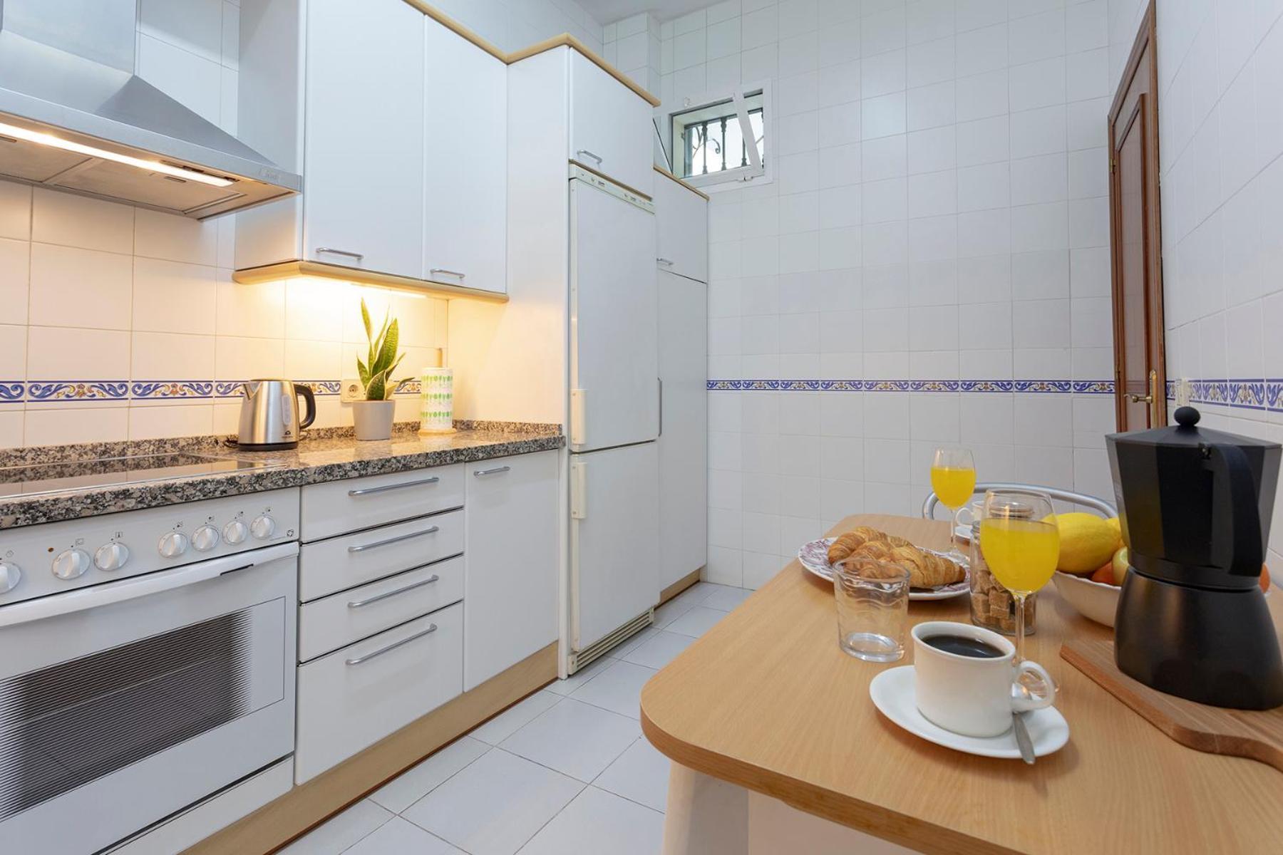 Balcon Y Parking Carreteria 77 Malaga