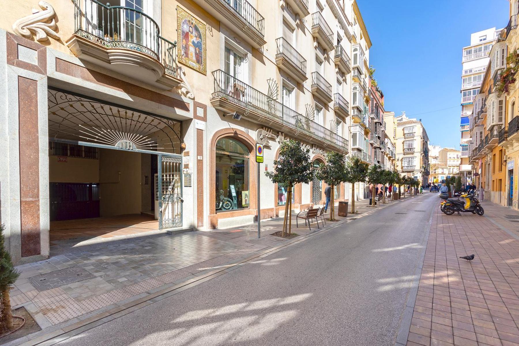 Balcon Y Parking Carreteria 77 Malaga