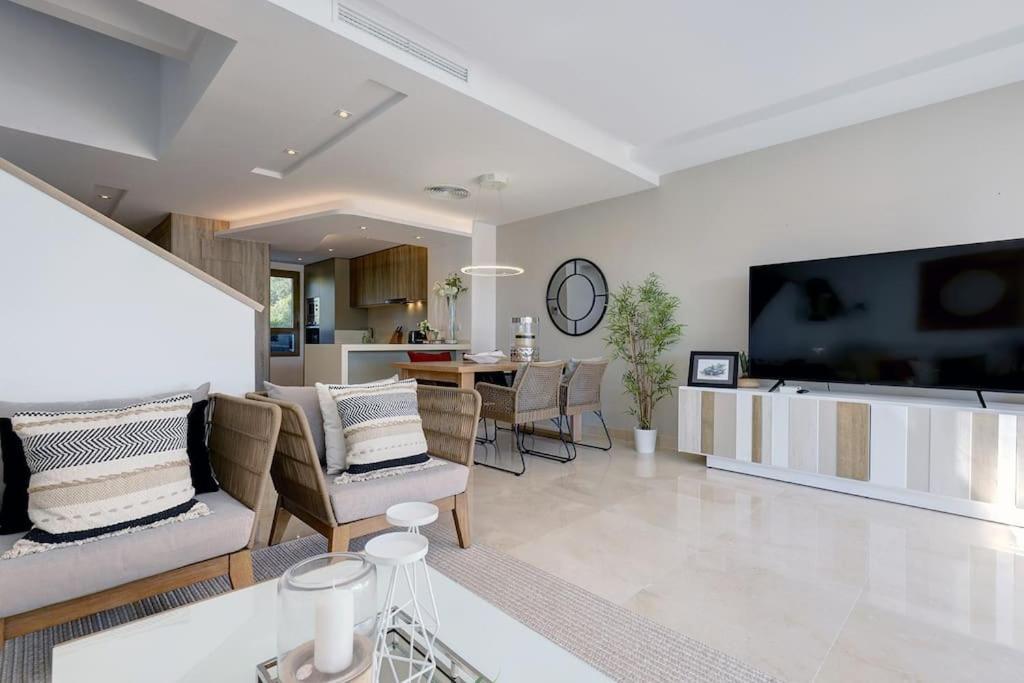 007 Modern 3 Bed Frontline Golf Townhouse In La Cala Golf With Mountain Views Málaga
