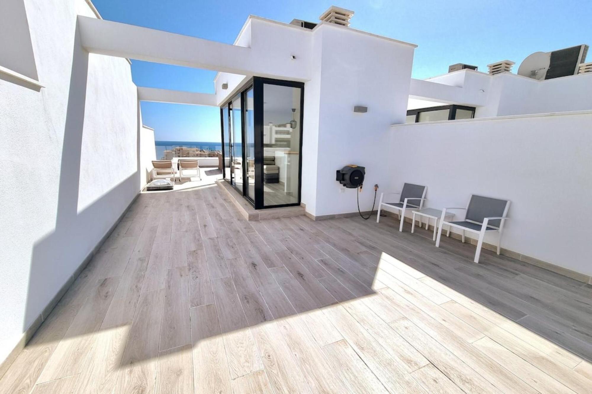 Modern Terrassed House Close Сasa de vacaciones