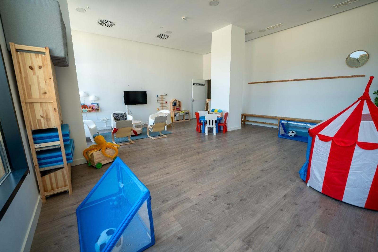 Skyline 4 Pool & Parking Free Holiday home