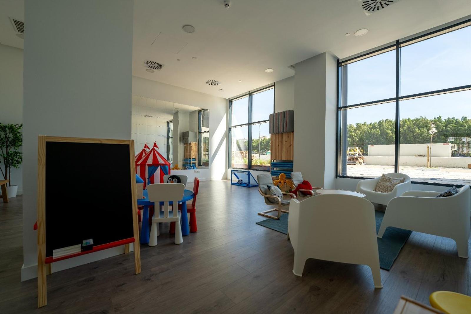 Skyline 4 Pool & Parking Free