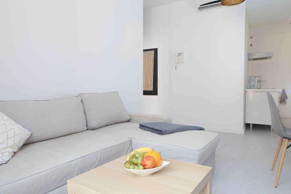Stylish 2 Bedroom Next To Lamerced Plaza Apartamento