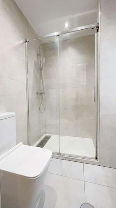 Apartamento Stylish 2 Bedroom Next To Lamerced Plaza