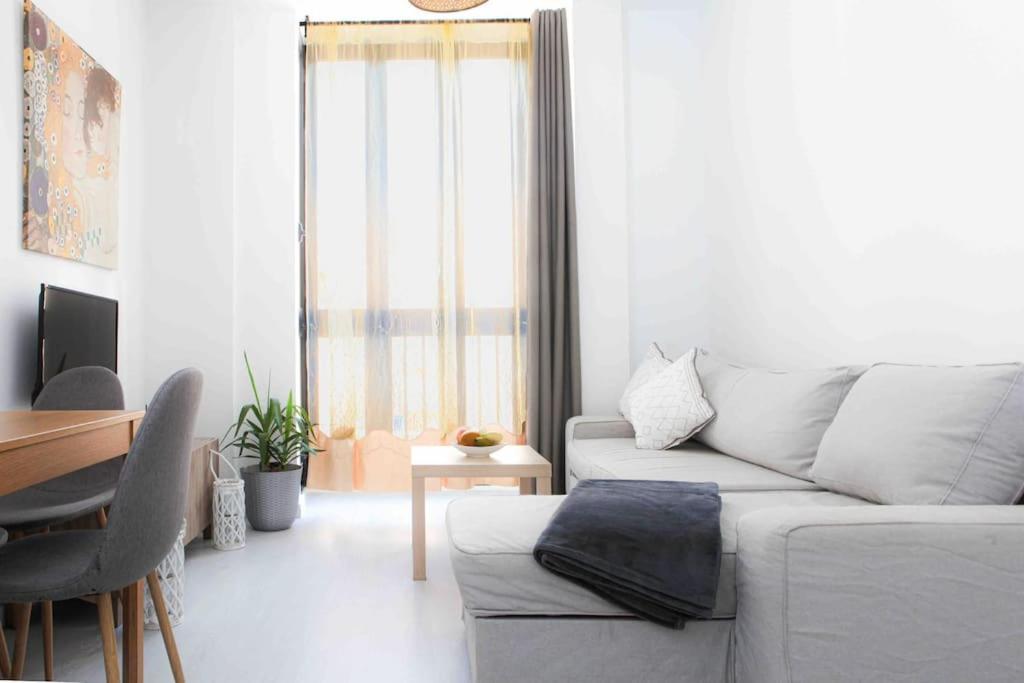 Apartamento Stylish 2 Bedroom Next To Lamerced Plaza Málaga