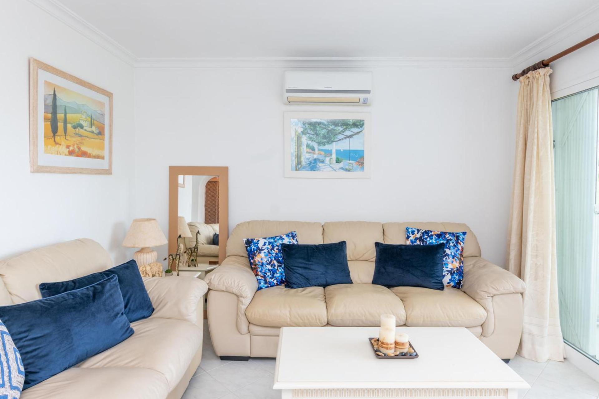 Spacious 3br In Miraflores Near Amenities Málaga