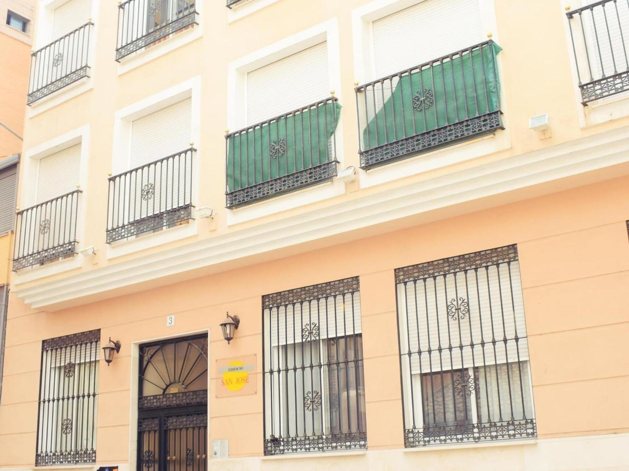 Bea's Home: Cozy On The Outskirts Of Centre Apartment *
