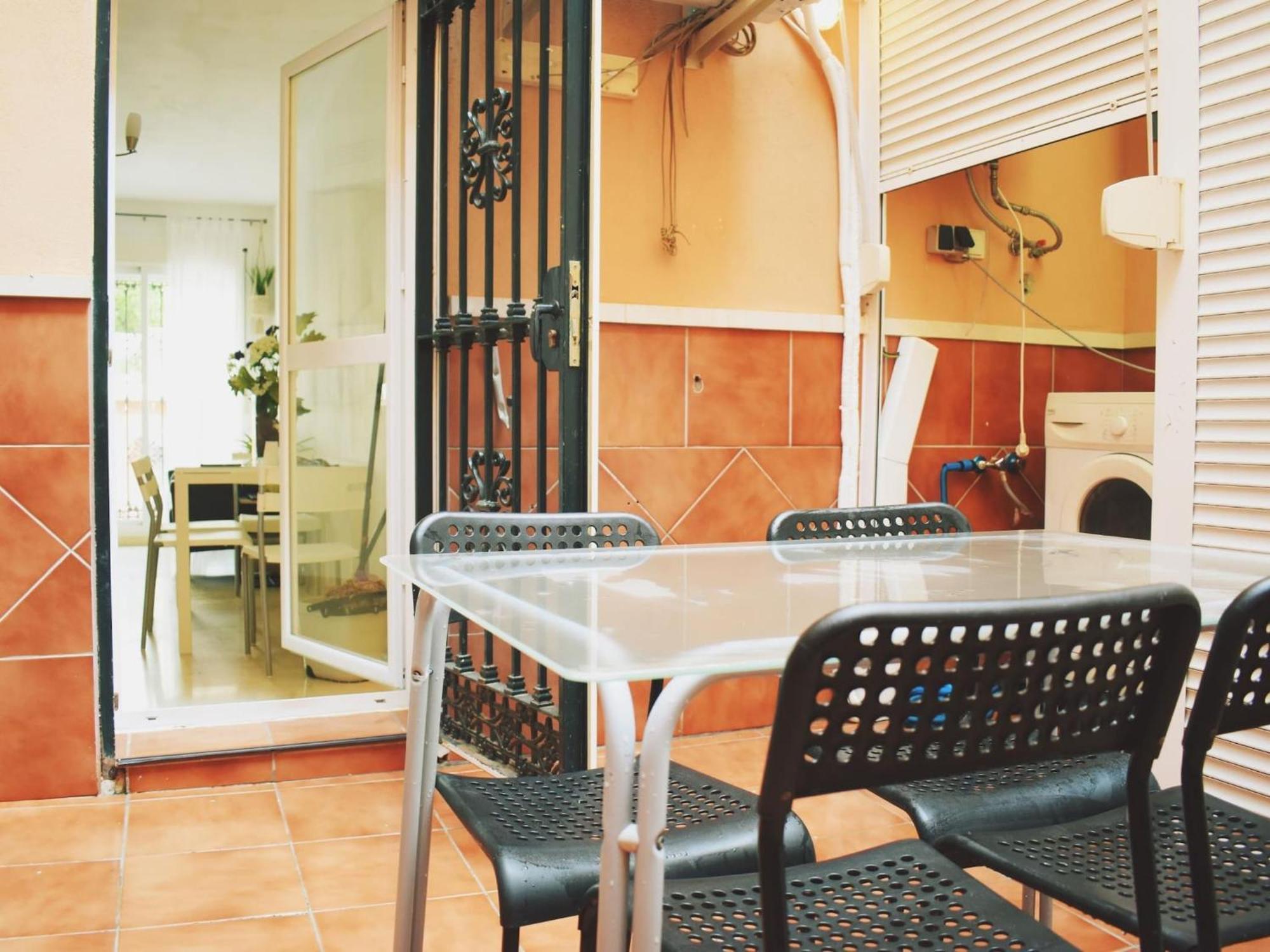 Bea's Home: Cozy On The Outskirts Of Centre Apartment *