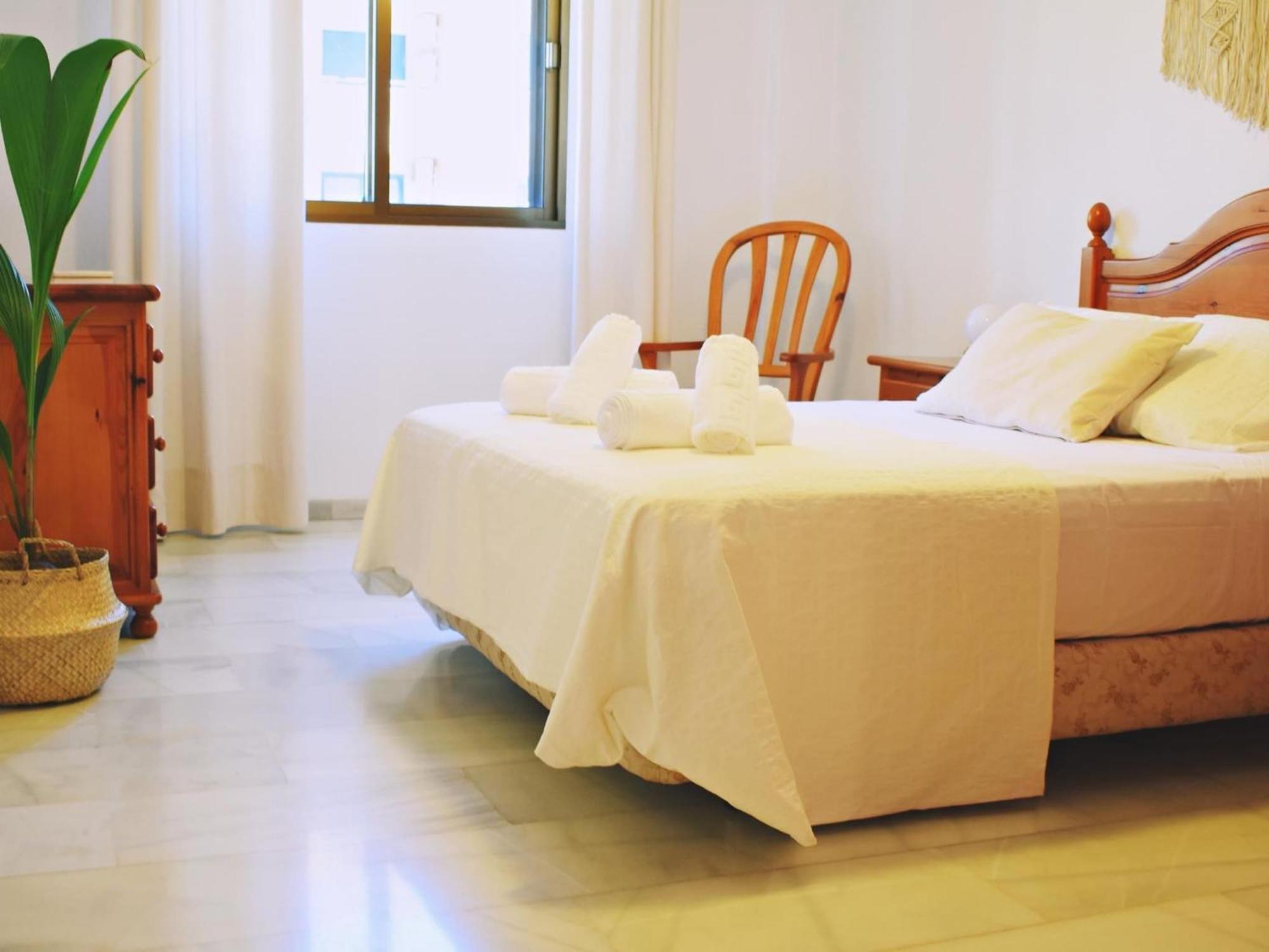 Apartamento Amplio Y Luminoso Cerca Del Centro Y La Playa Con Piscina Y Parking Privado Málaga