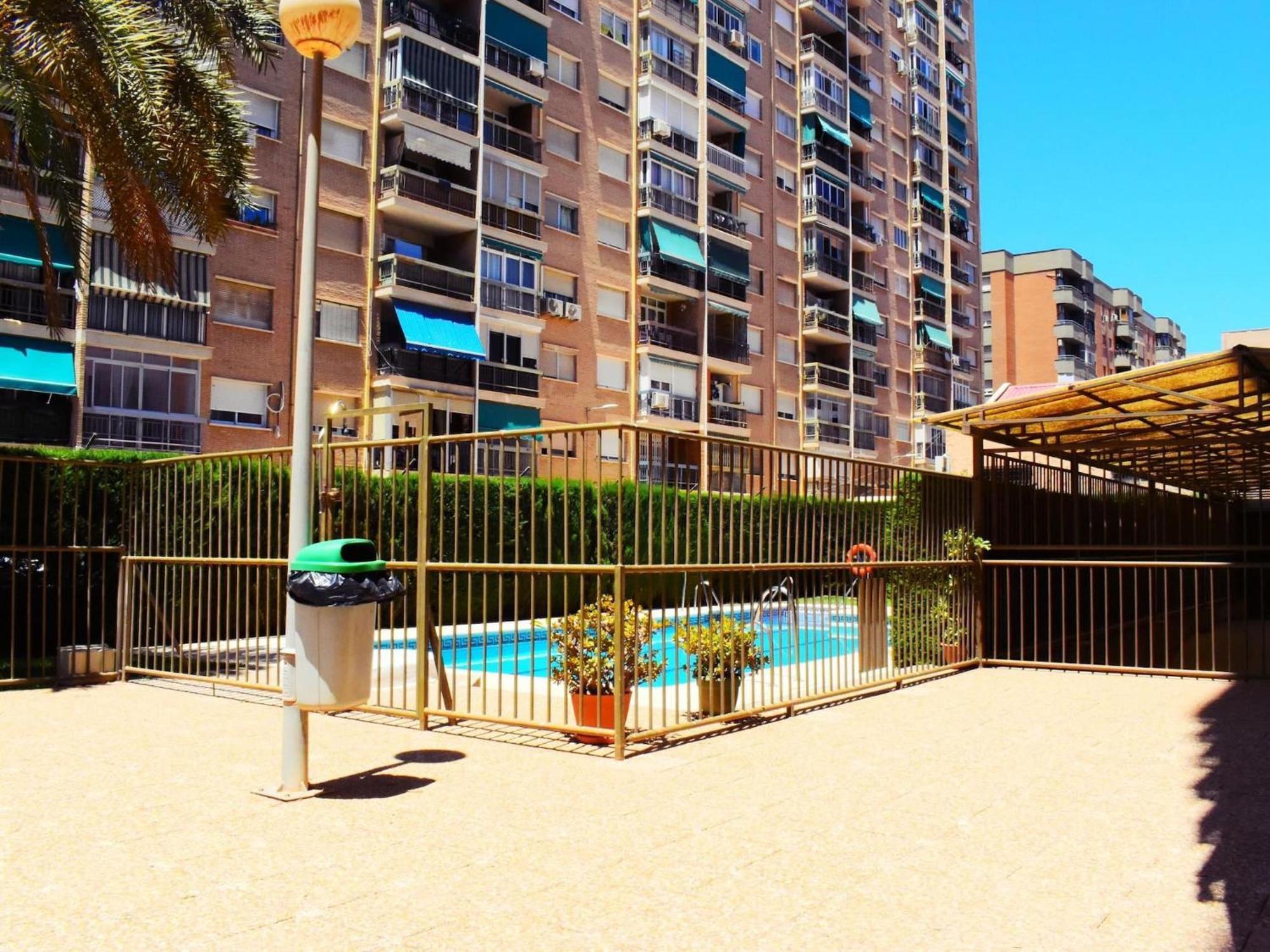 Amplio Y Luminoso Cerca Del Centro Y La Playa Con Piscina Y Parking Privado Apartamento