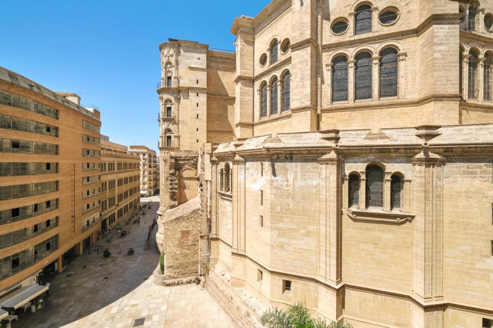 Con Parking Junto A Catedral Centro De Estreno! Apartamento