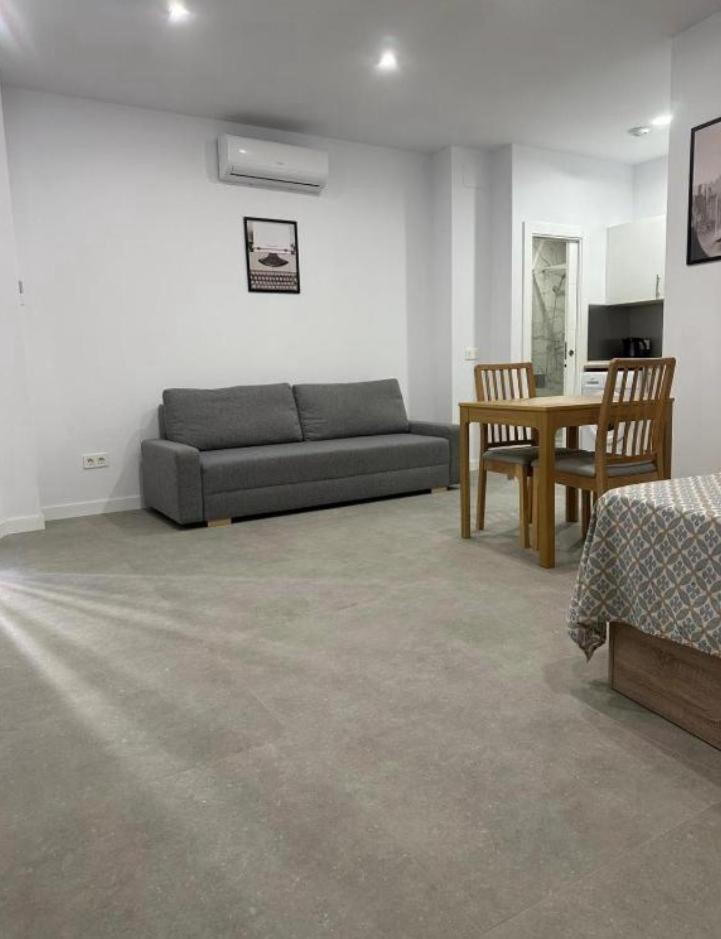 Hermoso Piso A 5 Minutos De La Estacion De Bus Y Tren Maria Zambrano Apartment *