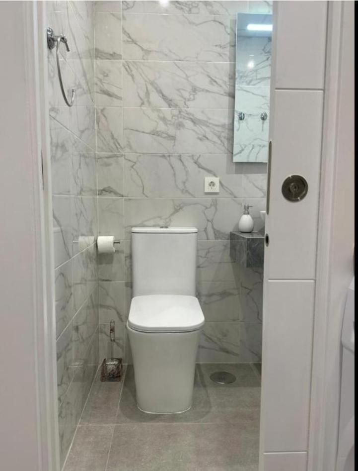 Hermoso Piso A 5 Minutos De La Estacion De Bus Y Tren Maria Zambrano * Malaga