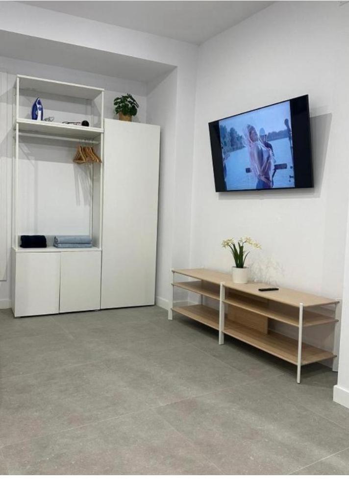 Hermoso Piso A 5 Minutos De La Estacion De Bus Y Tren Maria Zambrano Apartment *