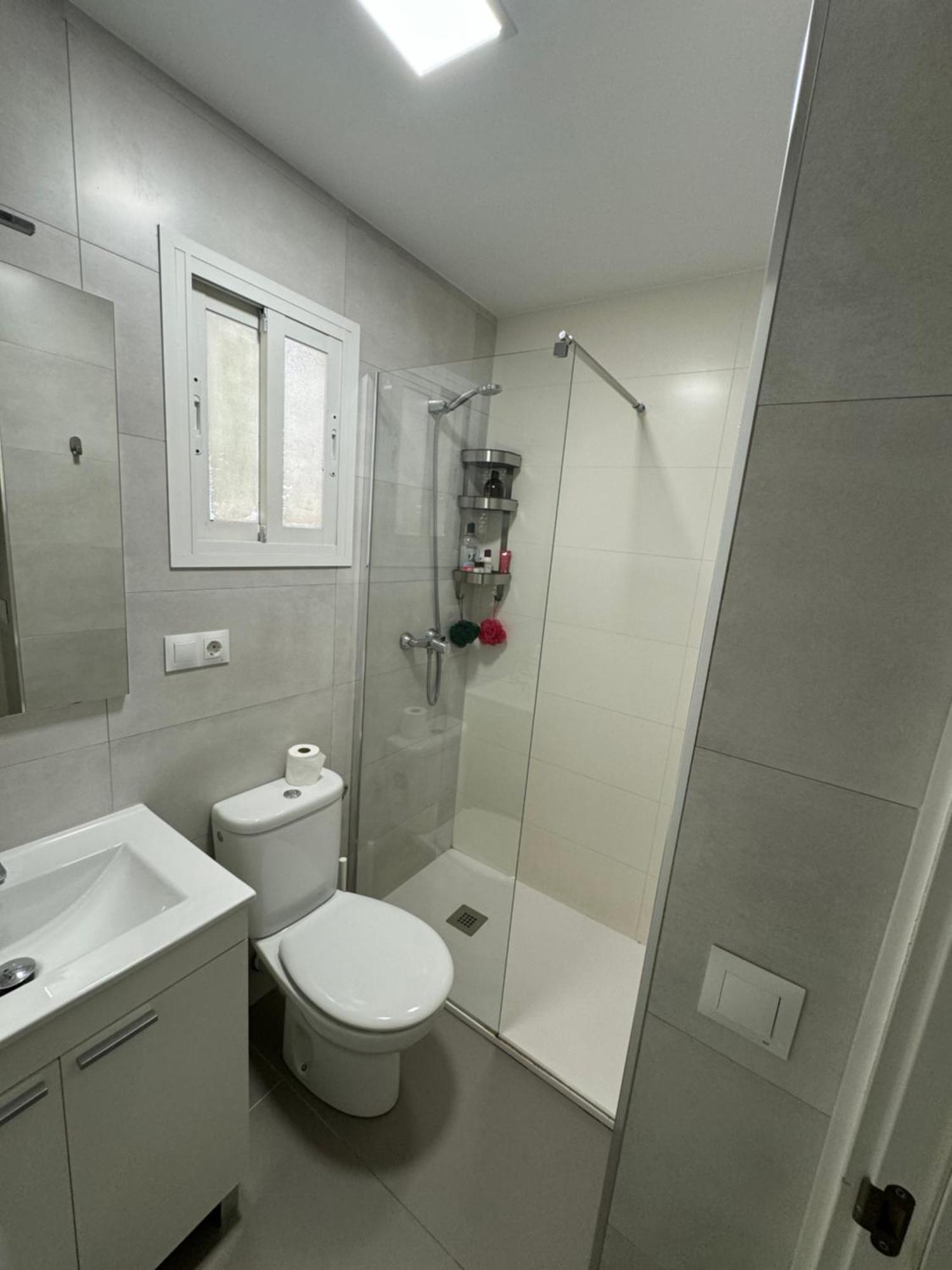 Beach, Pedregalejo Apt.4/6 2 Hab. Apartamento