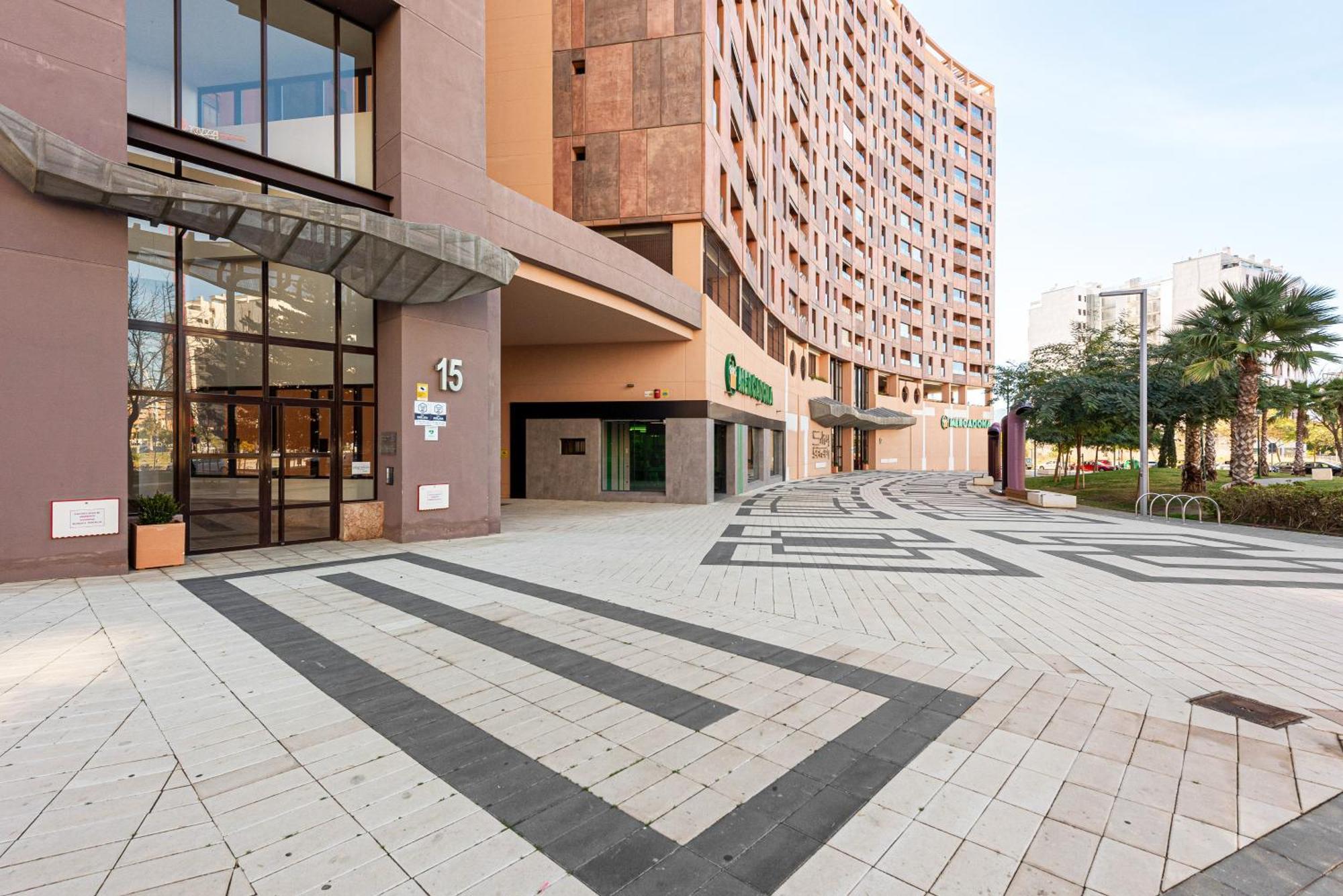 U-nique Louis Pasteur * Malaga