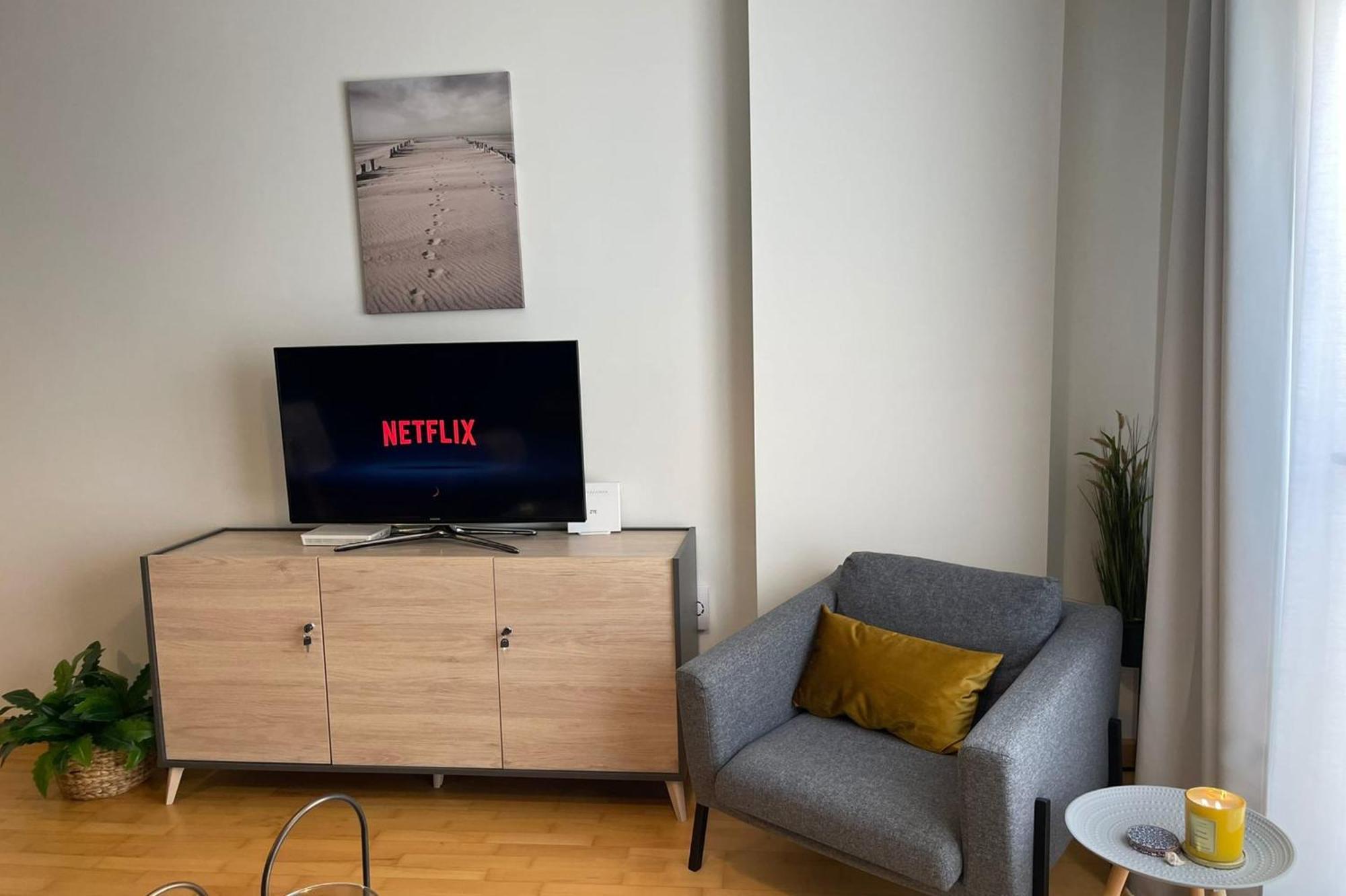 Charming 1 Bedroom In Malaga-hosted By Sweetstay Apartamento