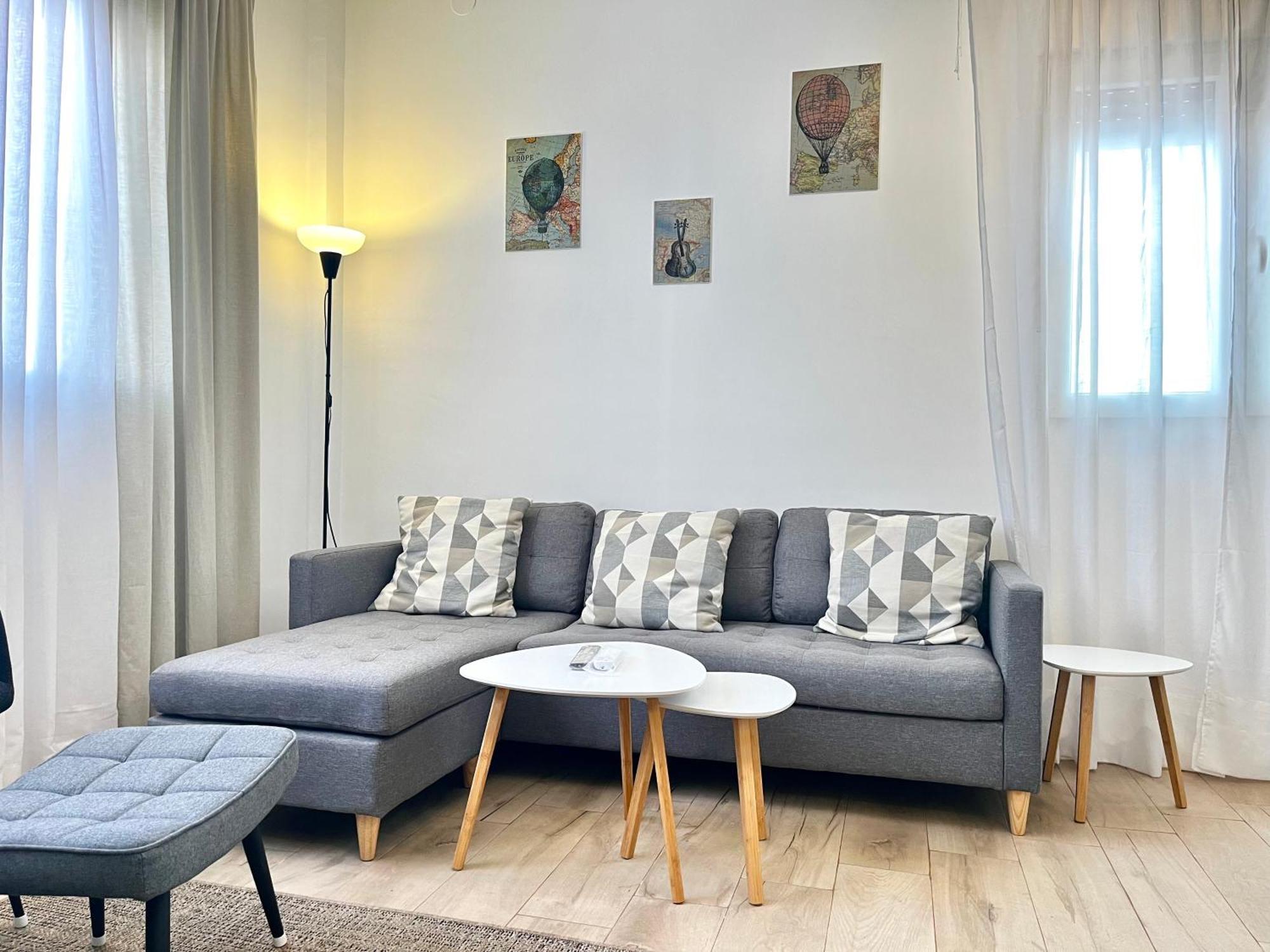 Regimiento 2, Center, New, Quite, Breakfast Included, Parking On Request, Rg * Málaga