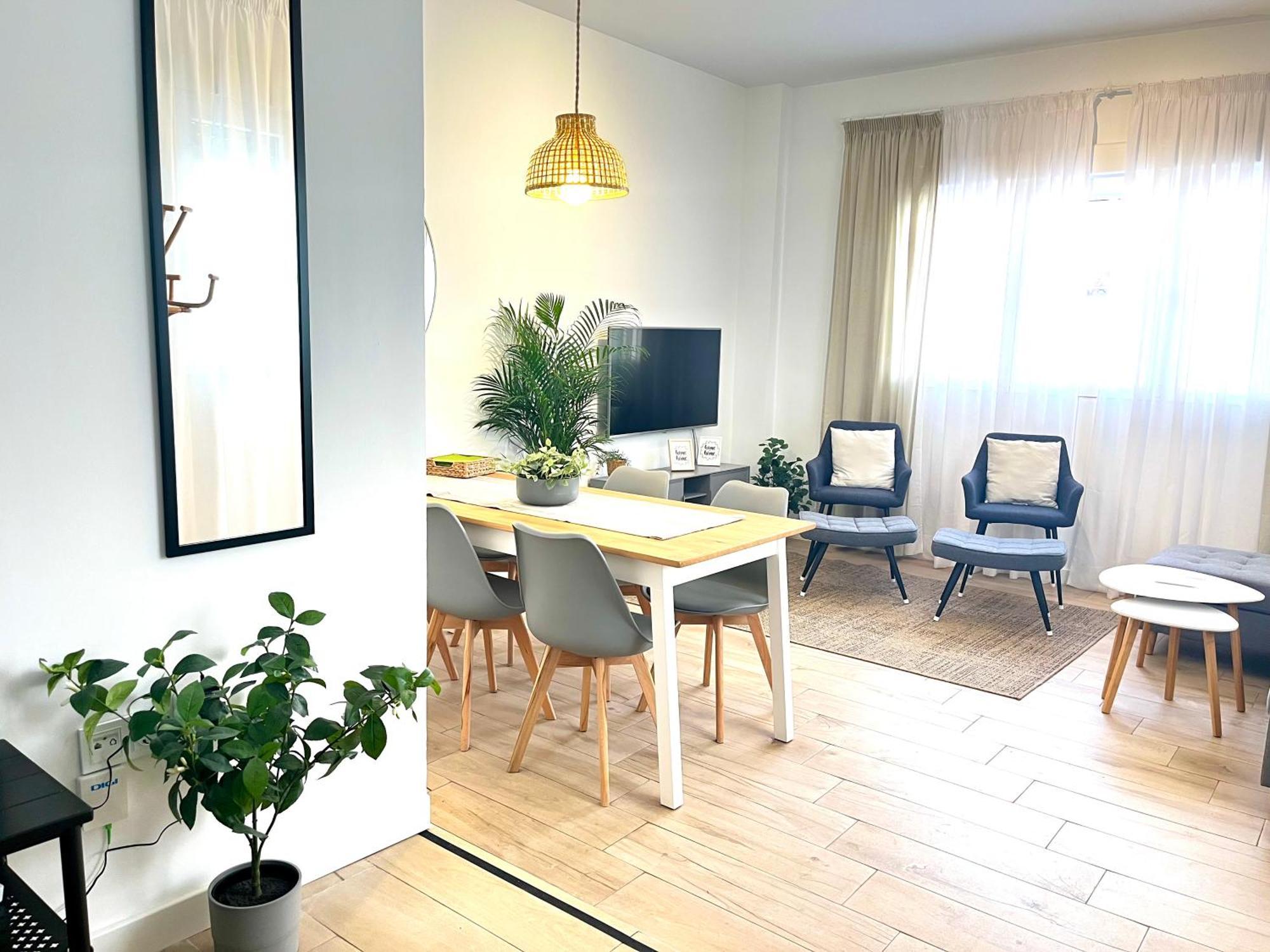 Regimiento 2, Center, New, Quite, Breakfast Included, Parking On Request, Rg Málaga