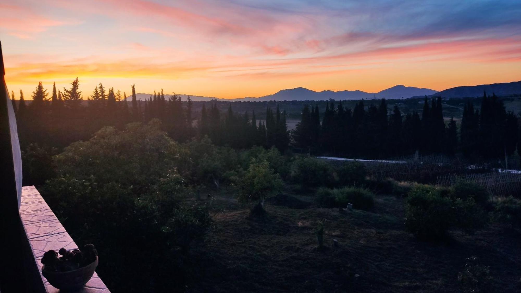 Vista El Montanes Villa *