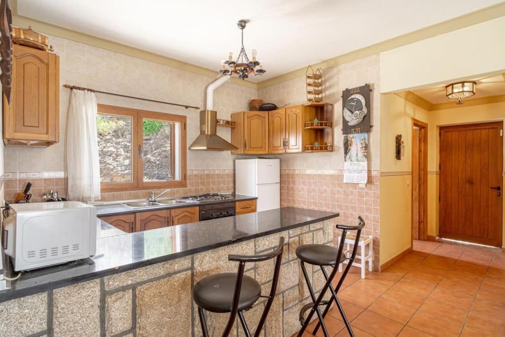 Relajante Con Vistas, Piscina Y Parking Villa