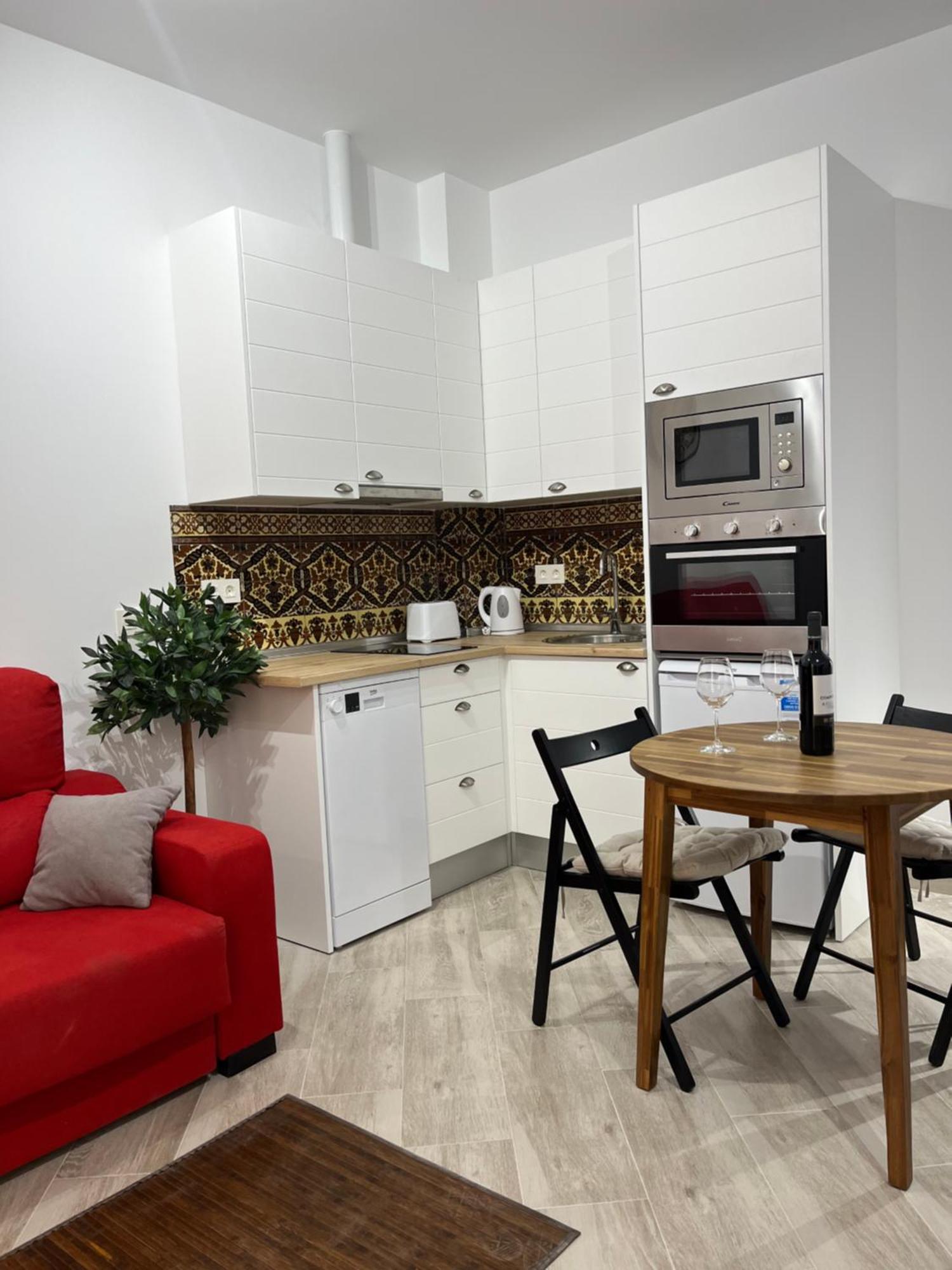 Apartment Malasana 51, New Art Apartment, Breakfast Included, Historic Center, Quite Neighborhood, Ml