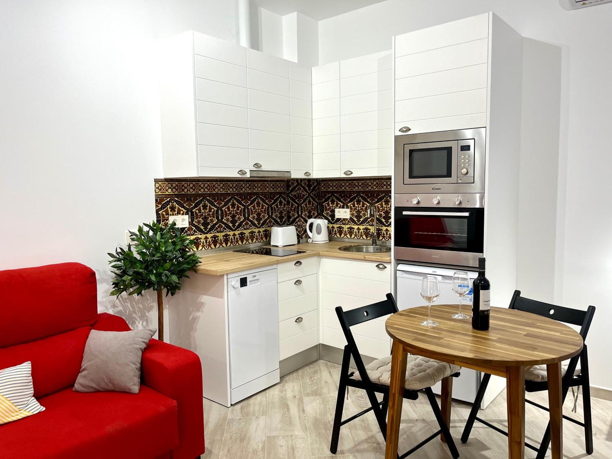 Malasana 51, New Art Apartment, Breakfast Included, Historic Center, Quite Neighborhood, Ml Malaga