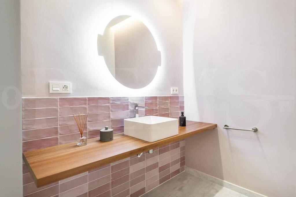 Luxurious In Center With Parking By Rems Apartamento