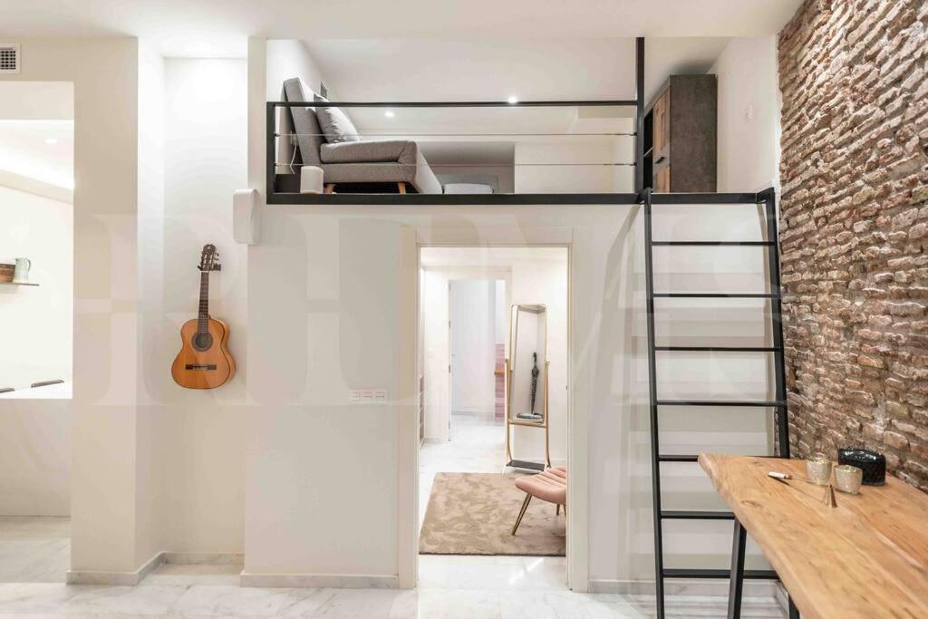 Luxurious In Center With Parking By Rems *