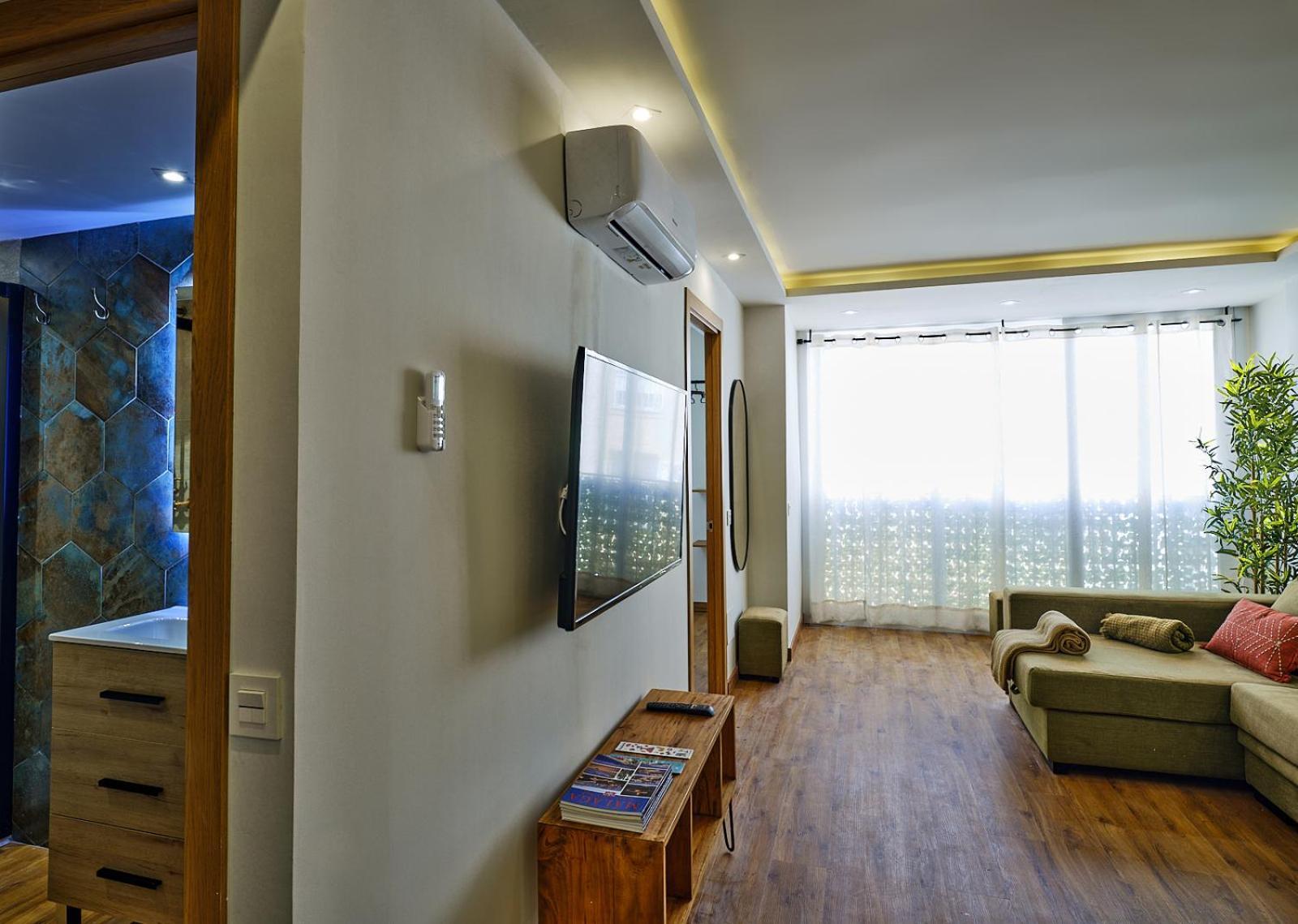 Leo Home- Bright & Centric 3 Bedrooms With Private Parking Inside *