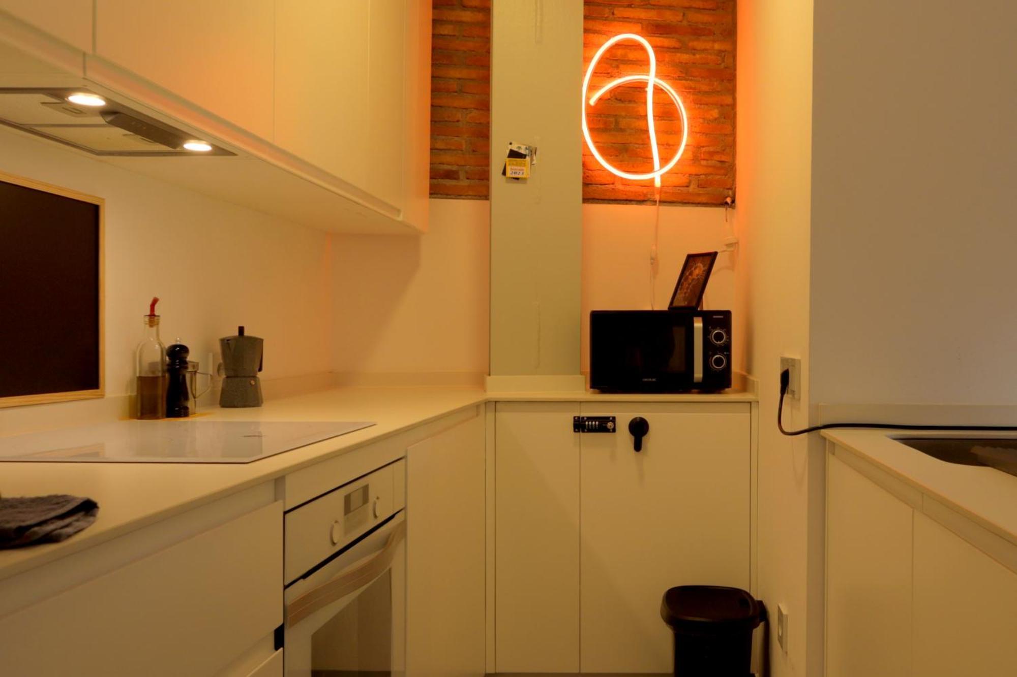 With Two In The Center Of Apartamento