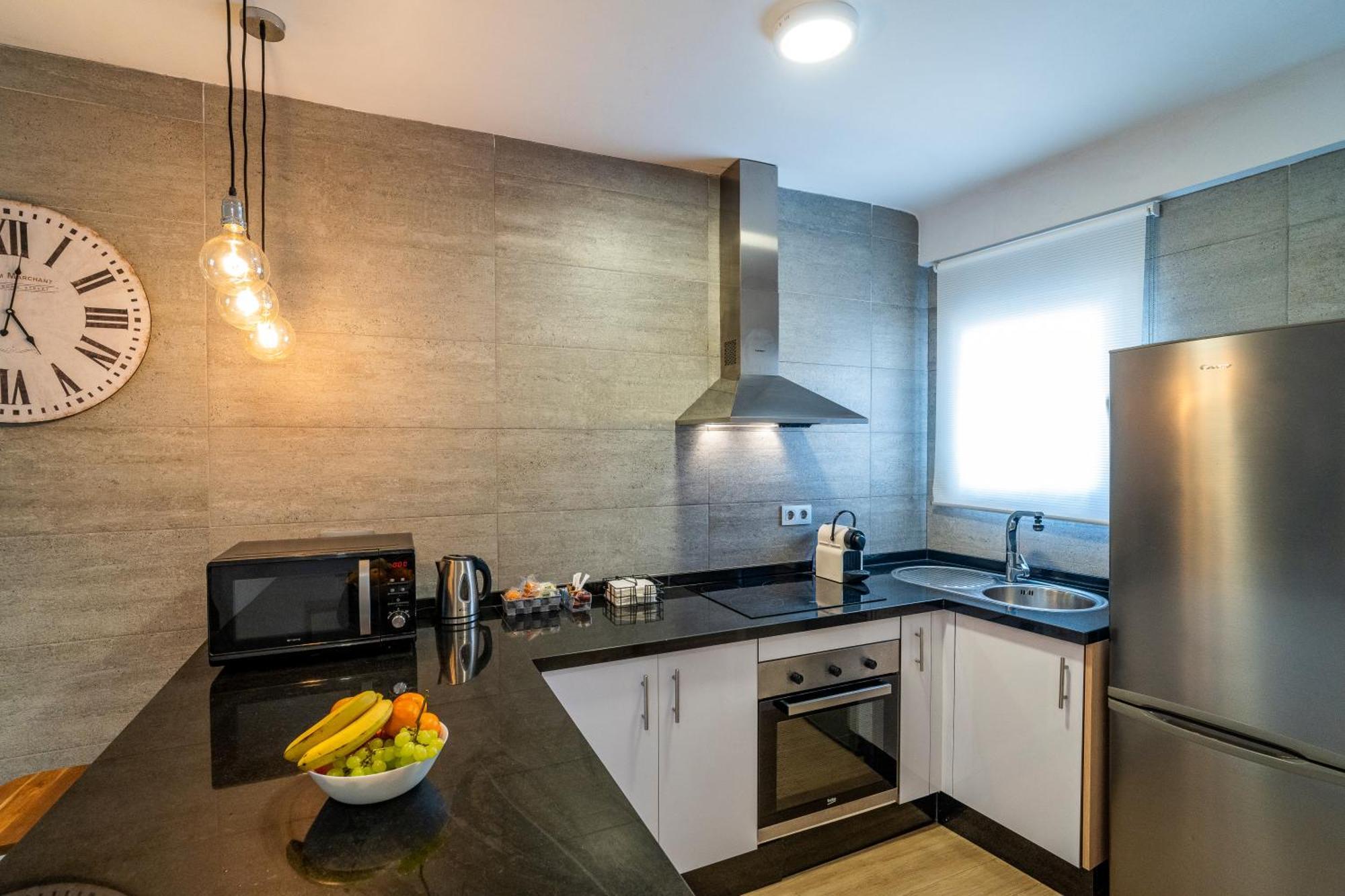 New Luxury House In The Center! Nuevo Piso De Lujo En El Centro. *