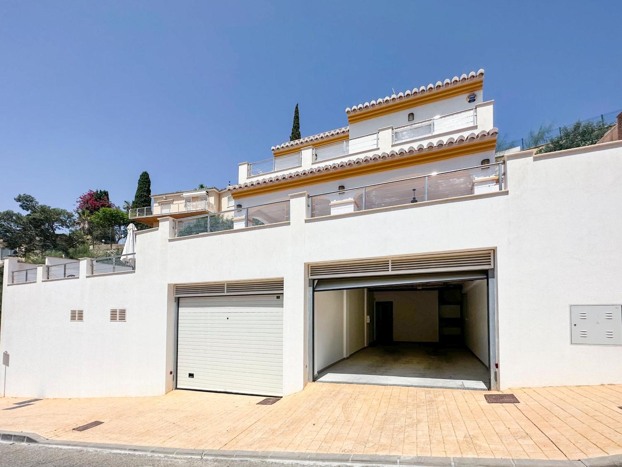 Exlusivo Benagalbon Apartment Malaga