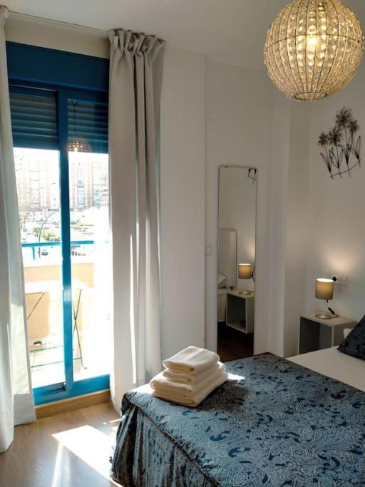 Junto Estación Tren Y La Playa, Garaje Incluido Apartamento Málaga