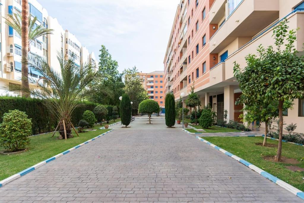 Junto Estación Tren Y La Playa, Garaje Incluido Apartamento