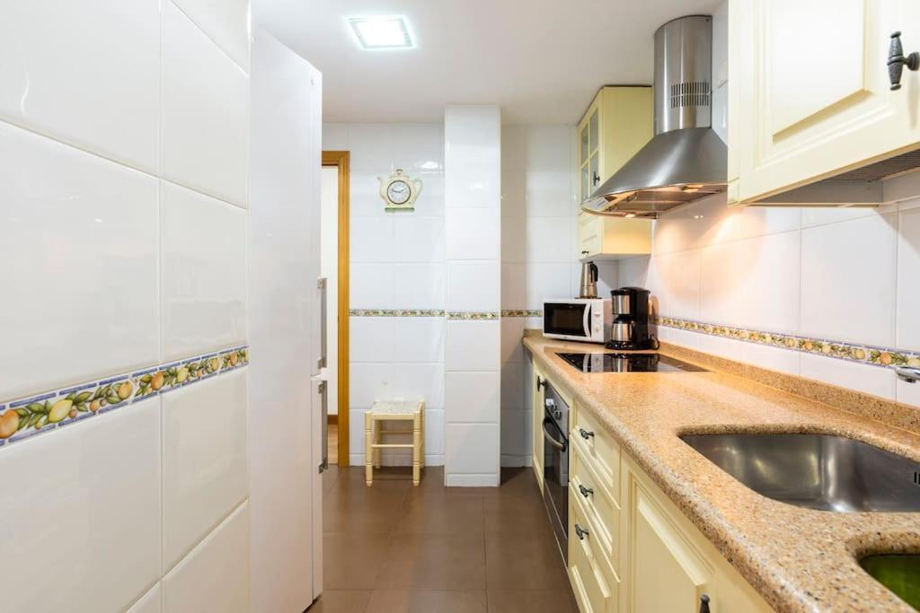 Junto Estación Tren Y La Playa, Garaje Incluido Apartamento *