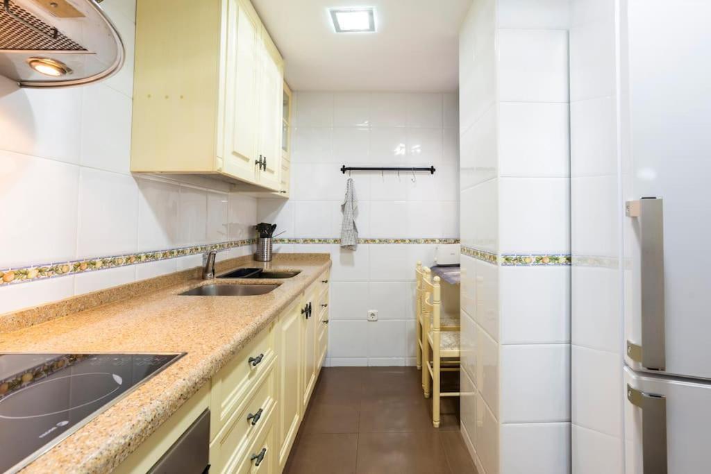 Junto Estación Tren Y La Playa, Garaje Incluido Apartamento