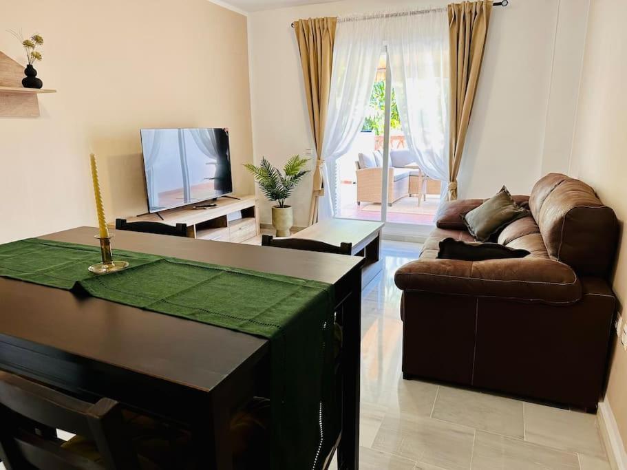 Encantador Vista Golf, Grande Terraza Apartamento *