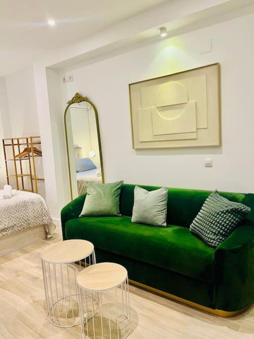 New Luxurious Studio With Patio/center Apartment
