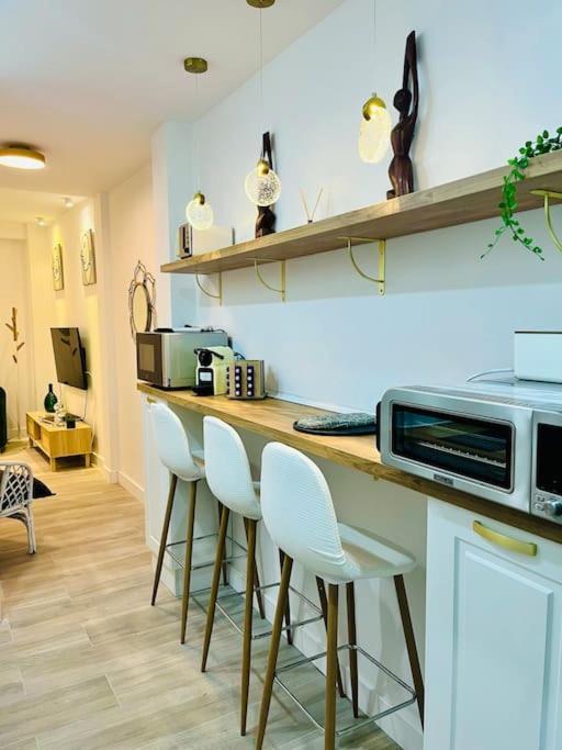 New Luxurious Studio With Patio/center Apartment *