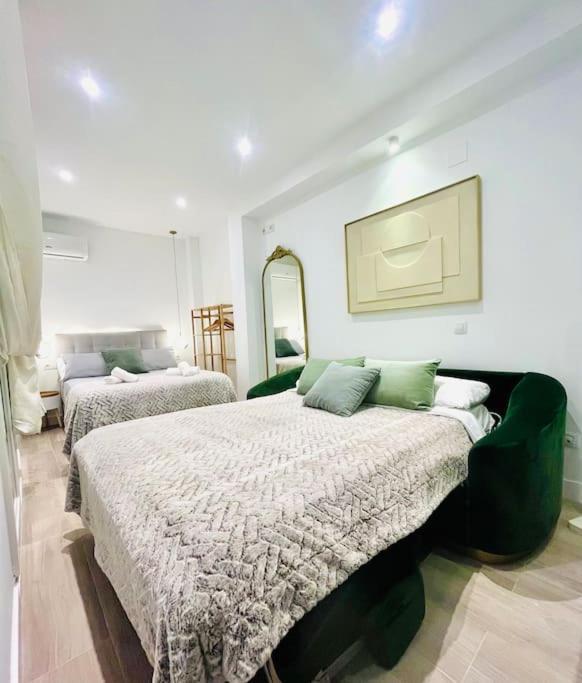 New Luxurious Studio With Patio/center Malaga