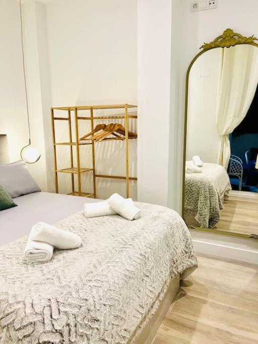 New Luxurious Studio With Patio/center Apartment Malaga