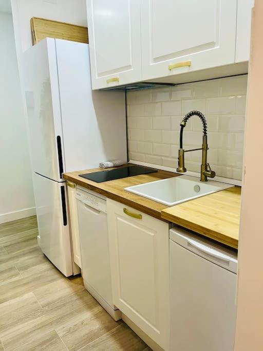 Apartment New Luxurious Studio With Patio/center