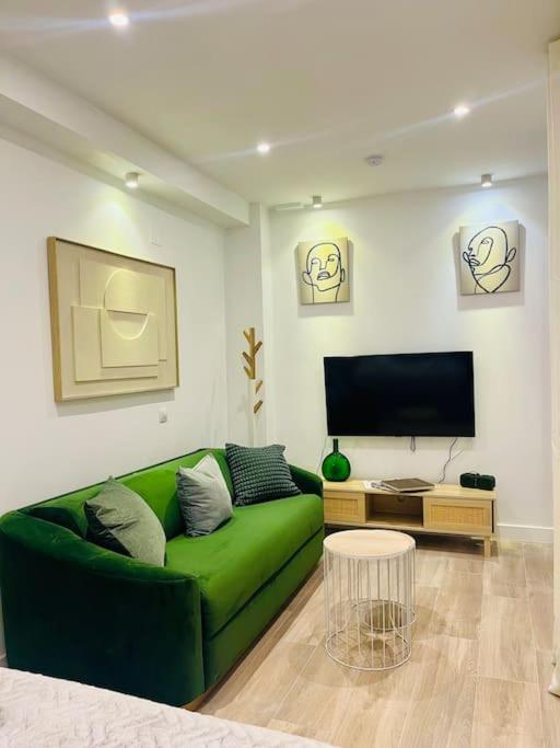Apartment New Luxurious Studio With Patio/center *