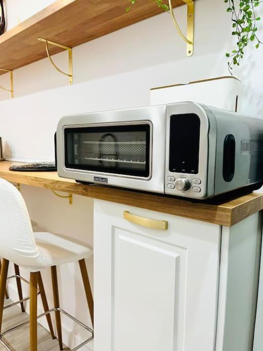New Luxurious Studio With Patio/center *