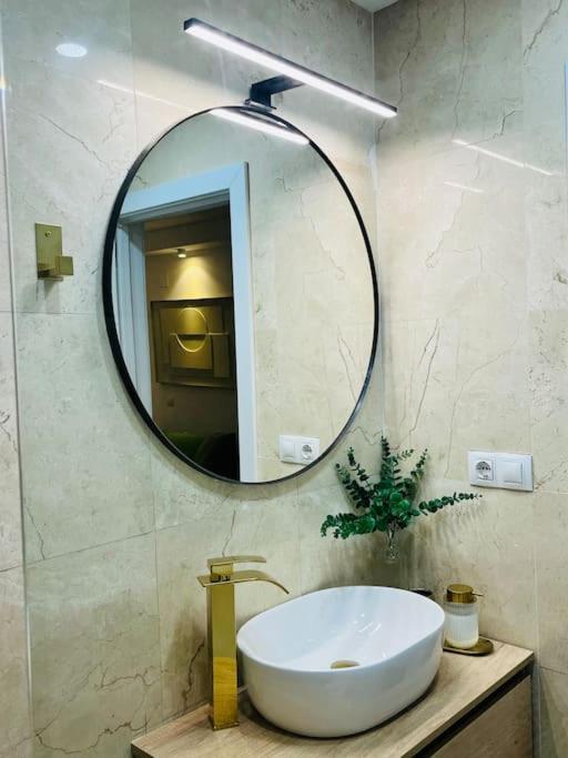 New Luxurious Studio With Patio/center * Malaga